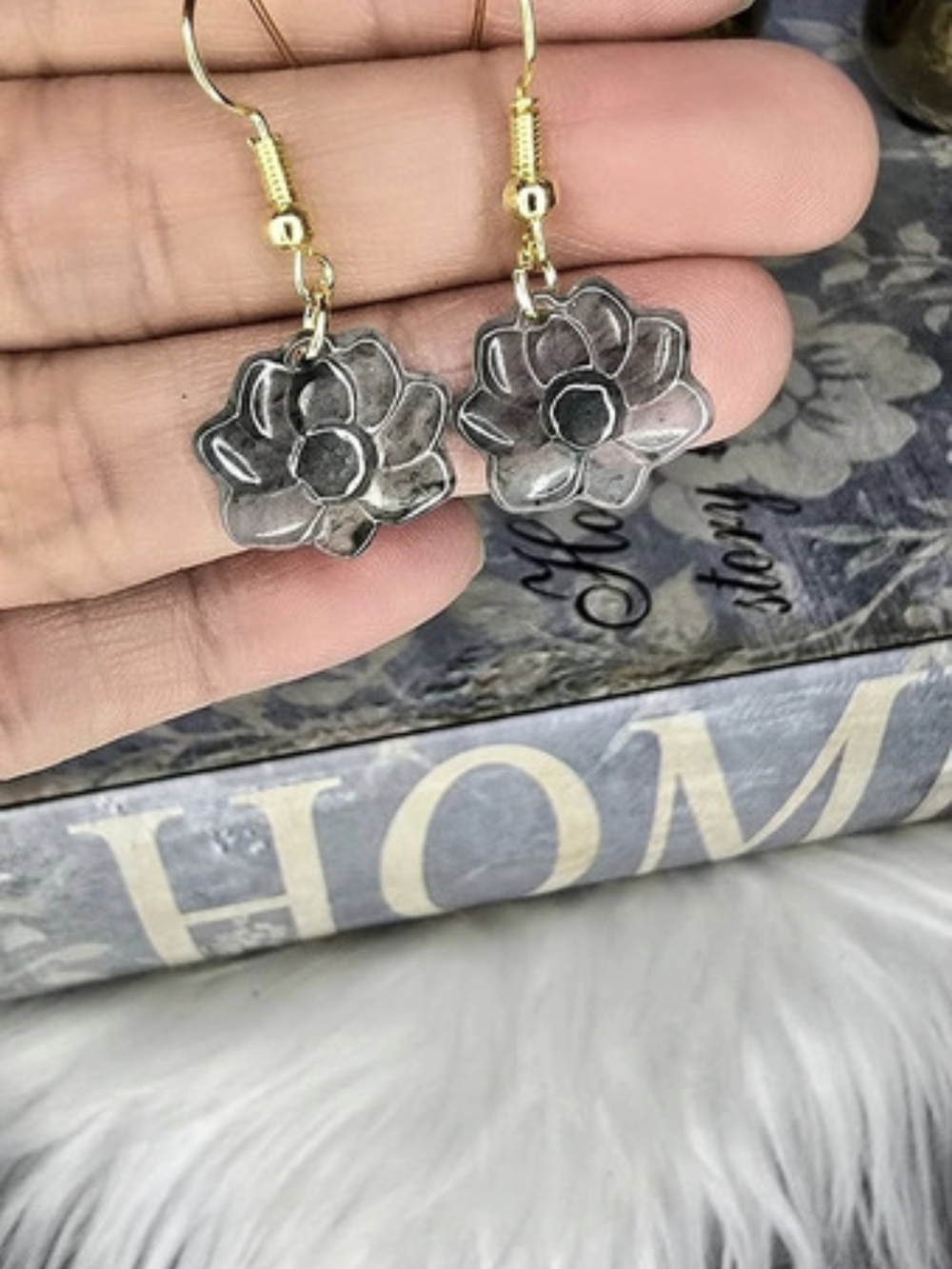 Cutesy Holiday Gift Natutal Greeb Jade Lotus Flower Dangle Earrings in Gold
